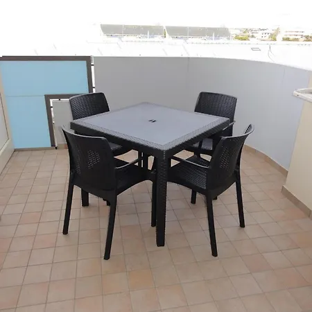 With Pool And Solarium Access 아파트 *