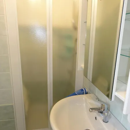 With Pool And Solarium Access 아파트 *