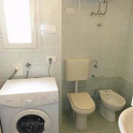 With Pool And Solarium Access 아파트