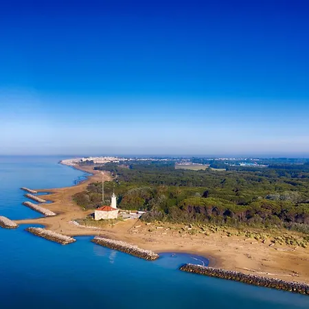 With Pool And Solarium Access